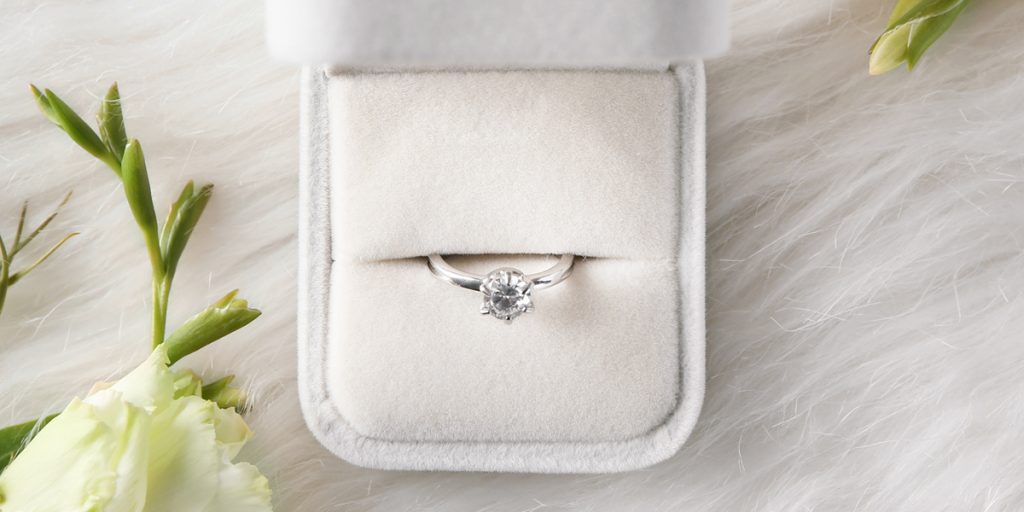 Read more about the article How to create the perfect engagement ring for her?